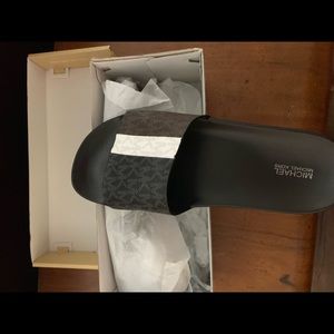 Woman’s MICHAEL KORS slides